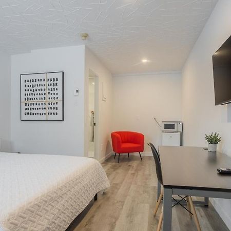 Motel Champlain Brossard Eksteriør billede