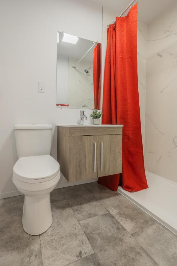 Motel Champlain Brossard Eksteriør billede