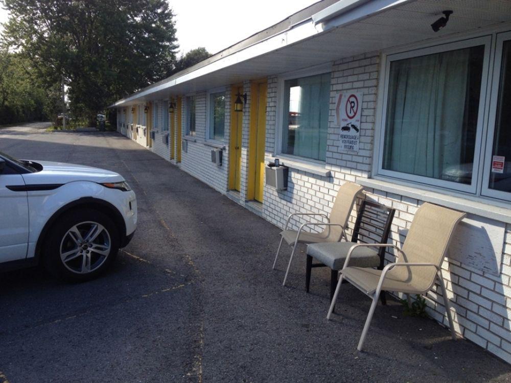 Motel Champlain Brossard Eksteriør billede